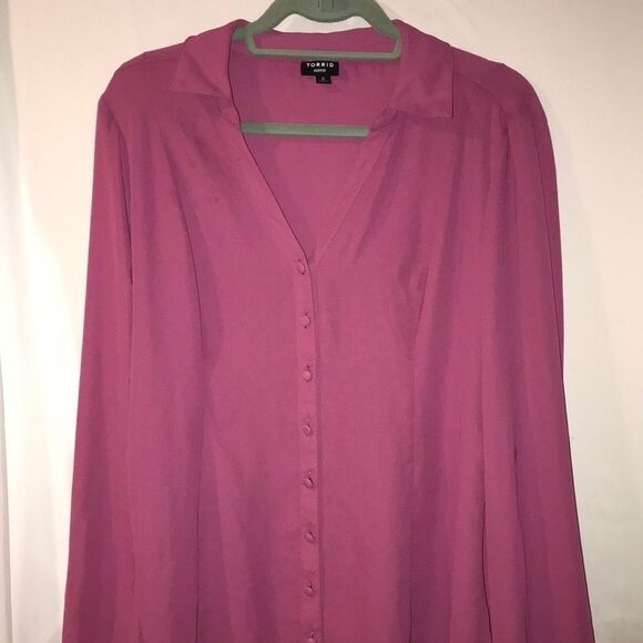 Torrid Women's Button-Down Long Sleeve Collared Asymmetric Hem Pink Top Size 0 - Picture 1 of 9